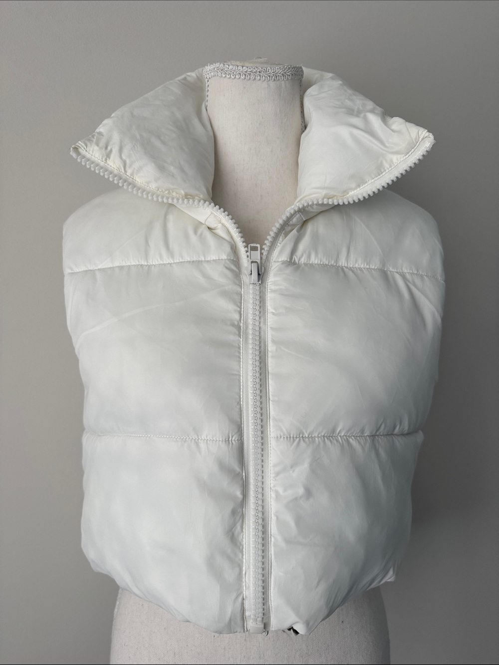 High Neck Zipper Cropped White Puffer Vest Jacket Coat